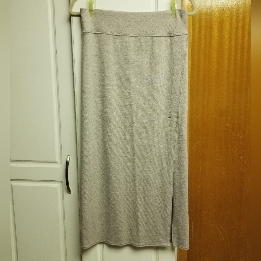🍁🌺Aritzia Wilfred Free maxi skirt with side opening and stretch waist band